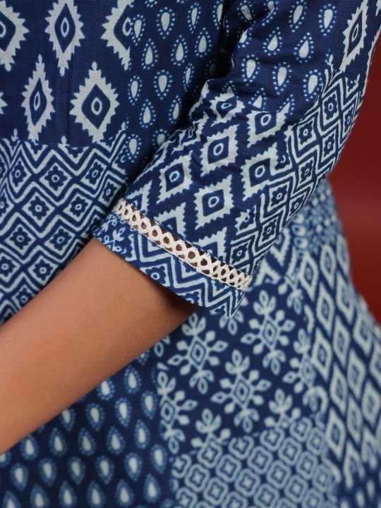 Women's Rayon Printed Straight Kurti With Pant Set - Image 4