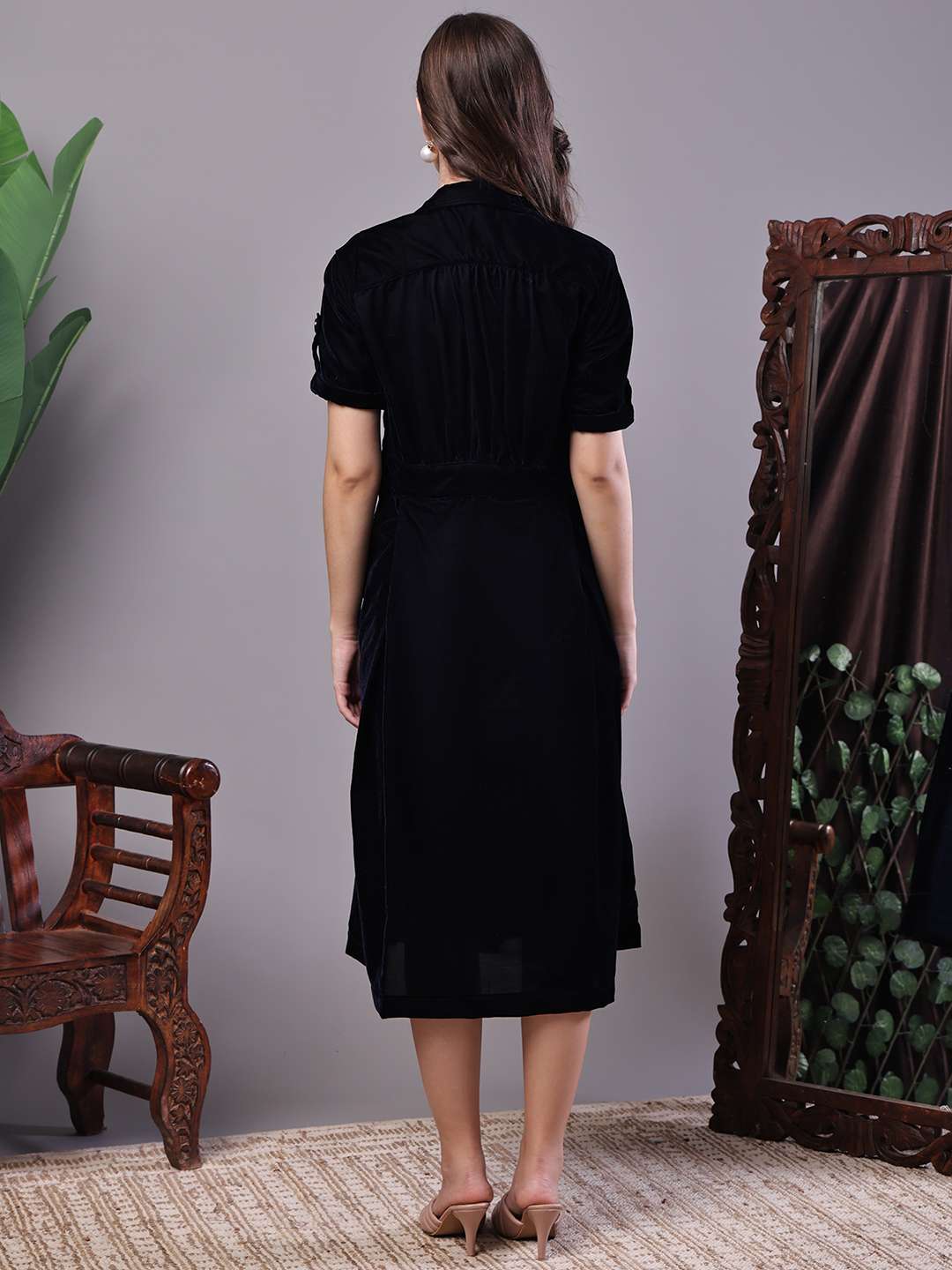 Women's Black Velvet Solid Printed Shirt Midi Dress with Belt - Image 2